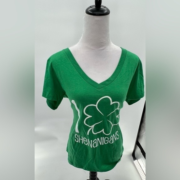 🌺 3/$15 Shamrock Shenanigans St. Patrick's Day Women's Green Deep V-Neck NWOT - Picture 2 of 5